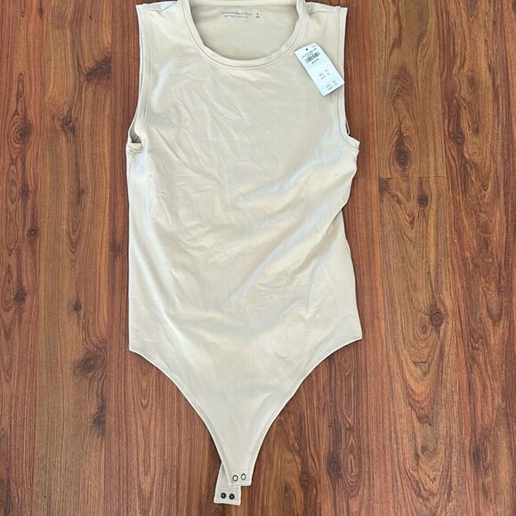 NWOT Abercrombie & Fitch tan beige soft collection bodysuit high neck size m - Picture 1 of 5